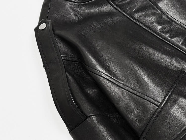 Vegetable-tanned sheepskin batwing coat, collar detail
